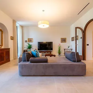  Apartment Eleganza E Stile Nel Cuore Di By Wonderful Italy Italy